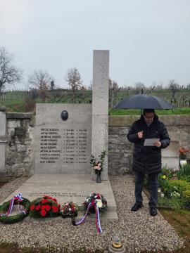 Nagovor župana ob prenovljenem spomeniku in grobu družine Kosovel; Vir: Občina Sežana